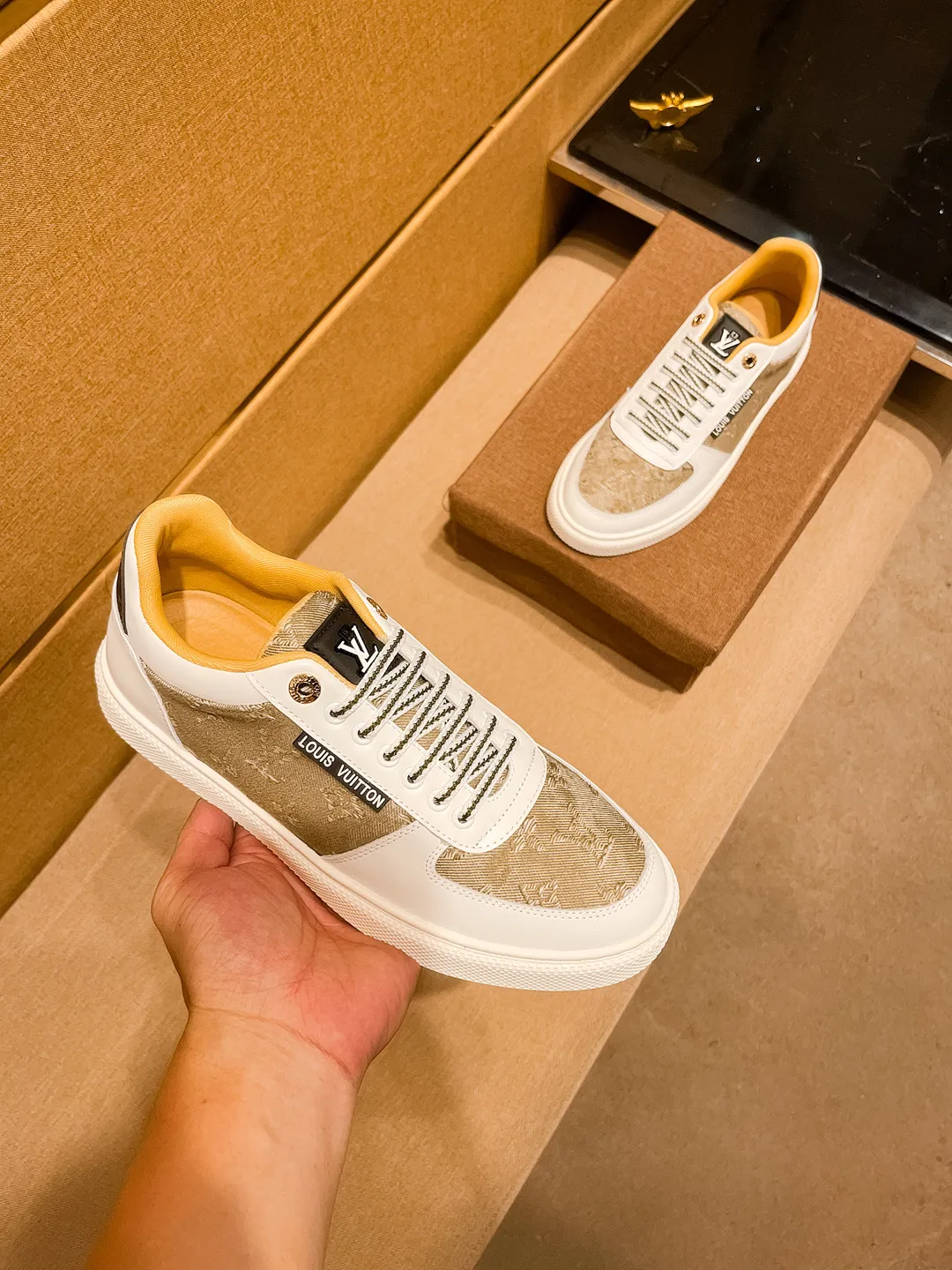 Men's shoes💰 400💰[LV]🔥Louis Vuitton, high-end men's shoes brand, official website 1:1 latest masterpiece: the upper is made of Italian imported first-layer cowhide with a comfortable and breathable lining➕original non-slip and wear-resistant outsole🔥, making walking more convenient and comfortable! An exclusive new model, a stunning work, a beautiful 1:1 replica [color] compared to the official quality! Create a fashionable personality to set off your uniqueness! A must-have for trendy men! Classic 🔥Size: 38-44 Color: 🔥 3⃣️colors available🔥.